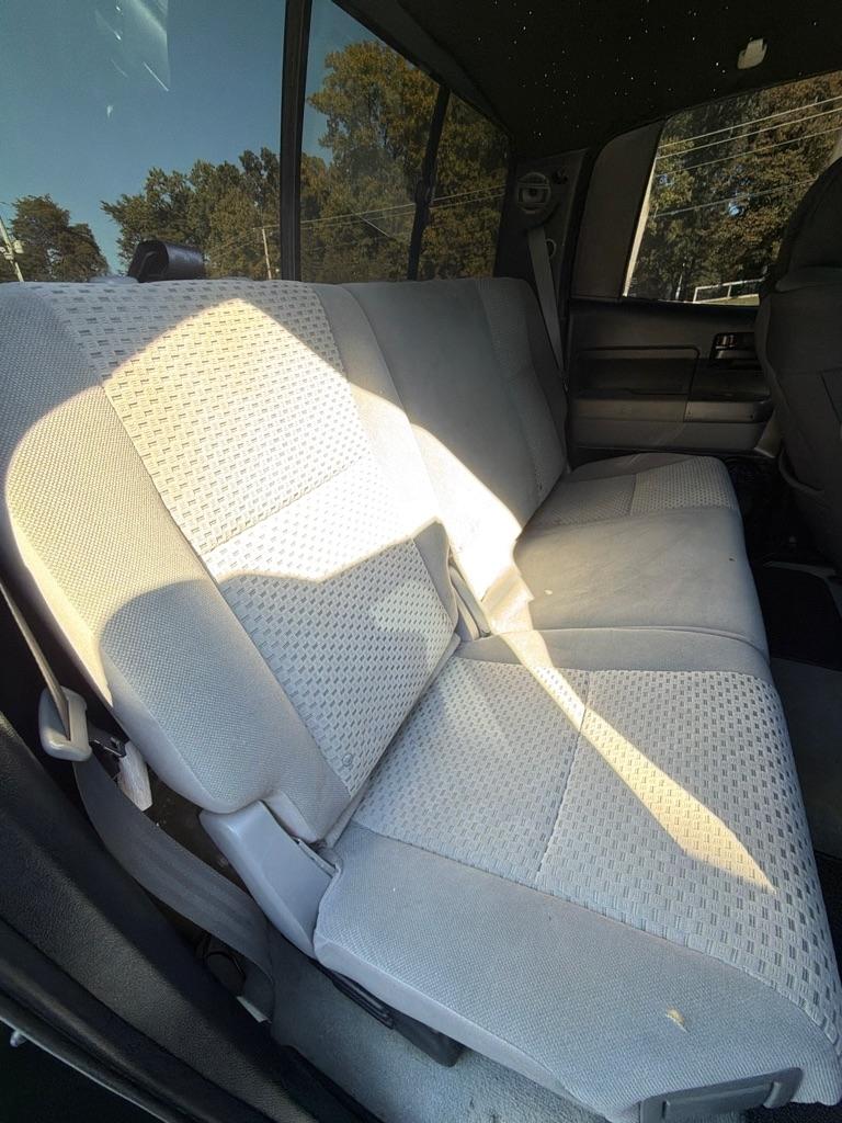 Toyota Tundra 4WD Truck  2010
