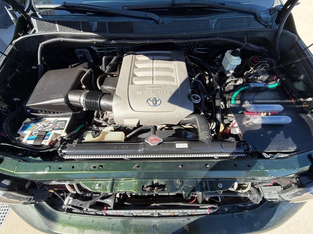 Toyota Tundra 4WD Truck  2010