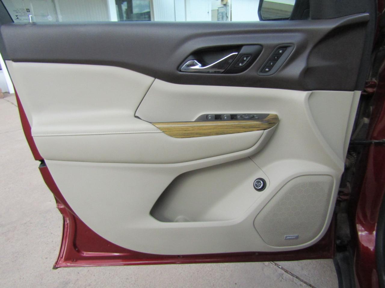 GMC Acadia FWD 4dr Denali 2017