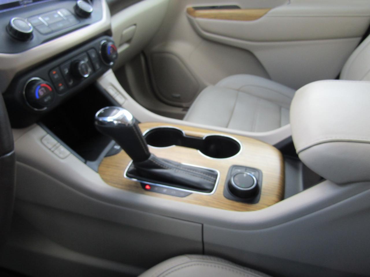 GMC Acadia FWD 4dr Denali 2017