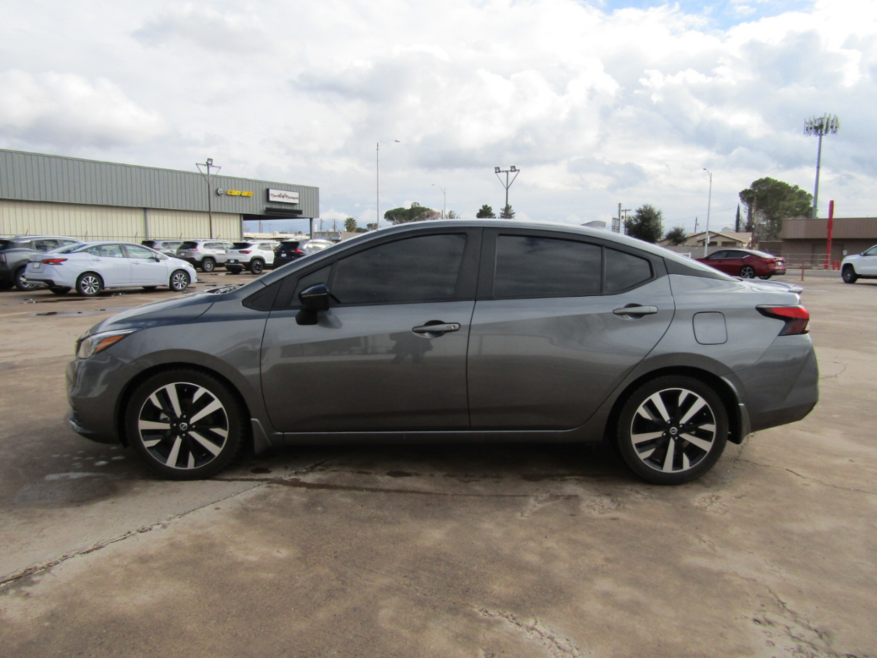 Nissan Versa SR 2022