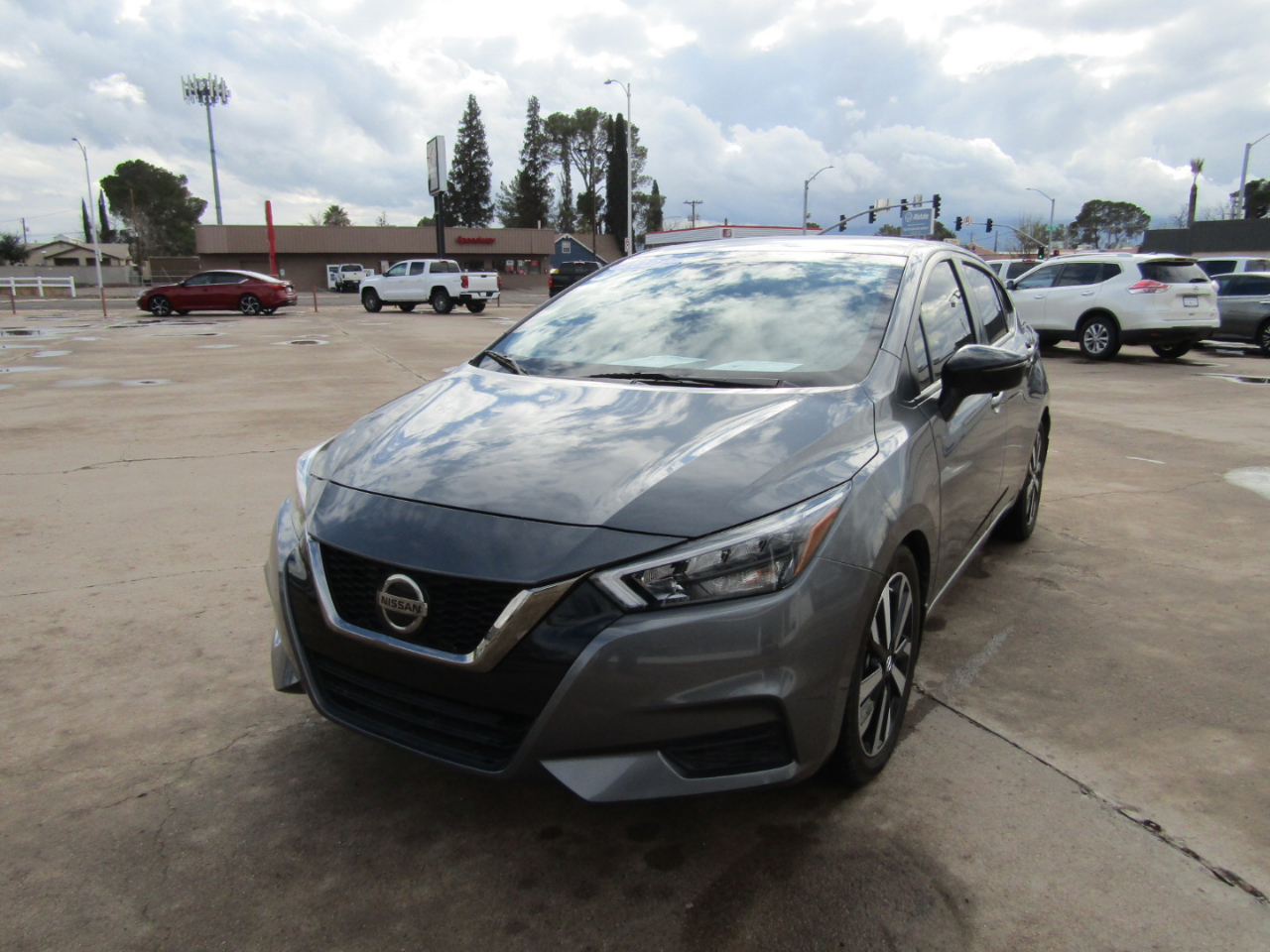 Nissan Versa SR 2022