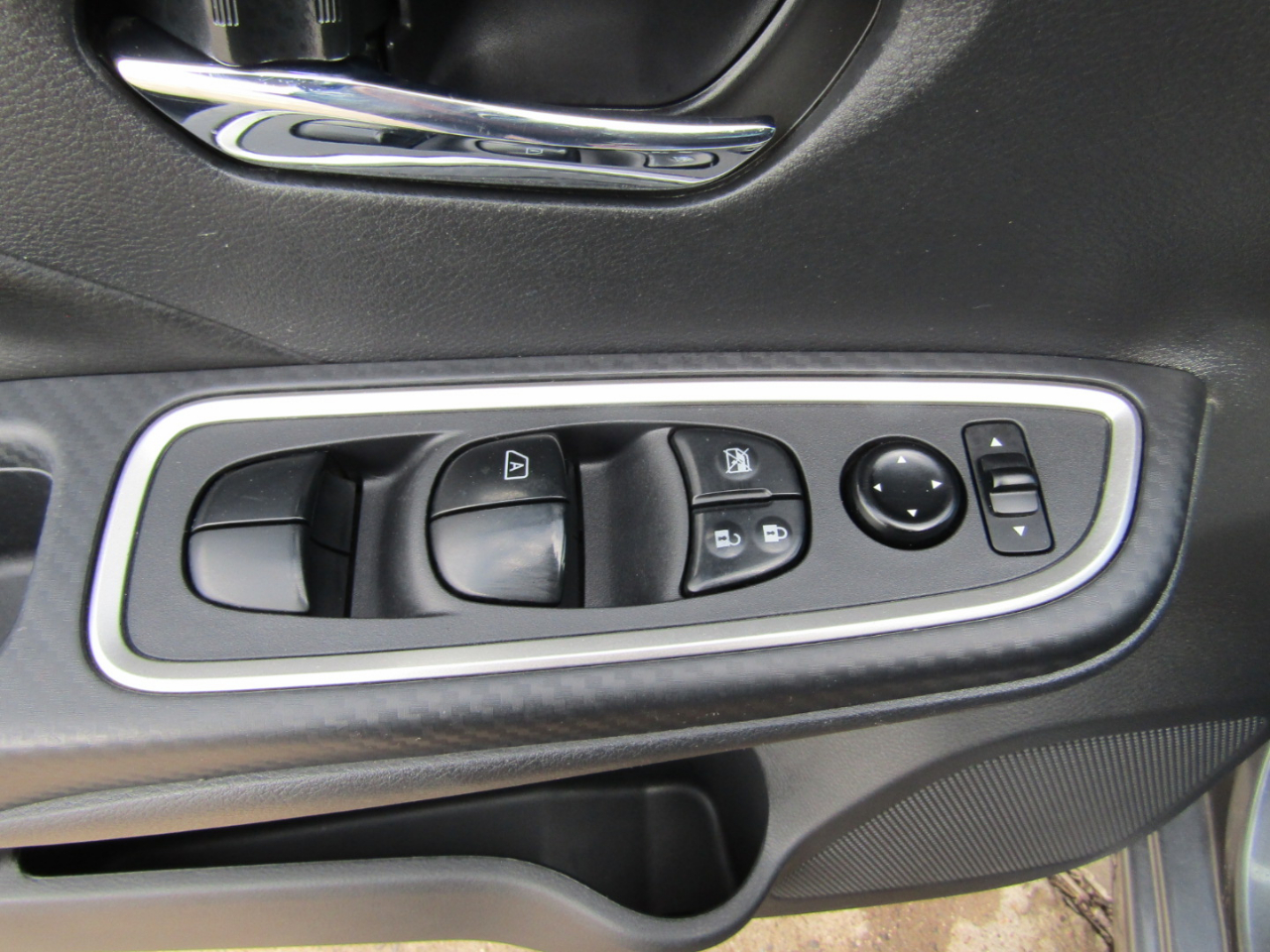 Nissan Versa SR 2022