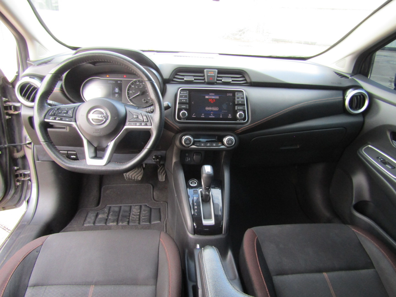 Nissan Versa SR 2022
