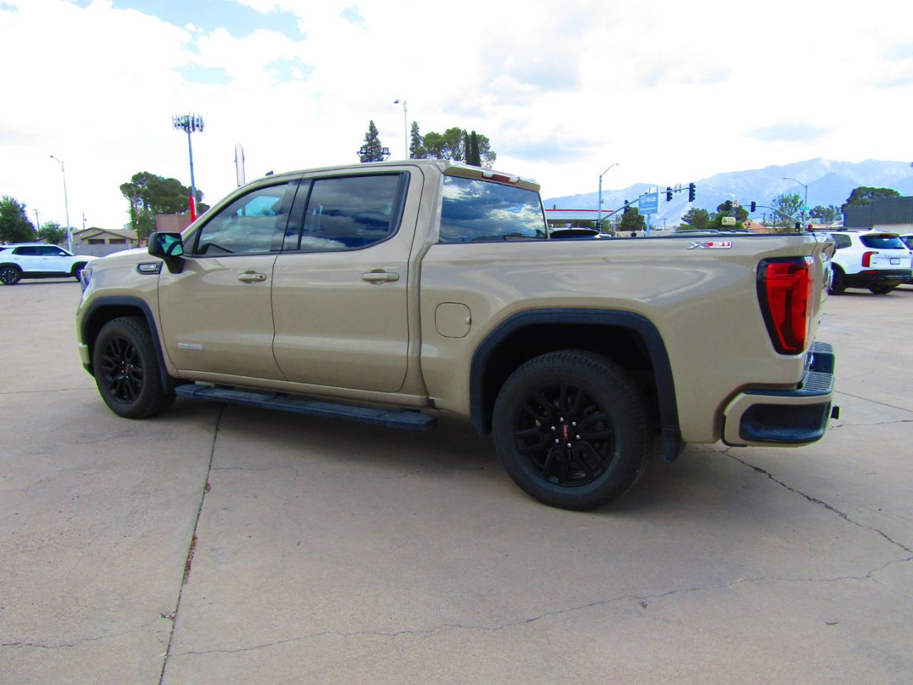 GMC Sierra 1500 4WD Crew Cab 147" Elevation w/3SB 2022