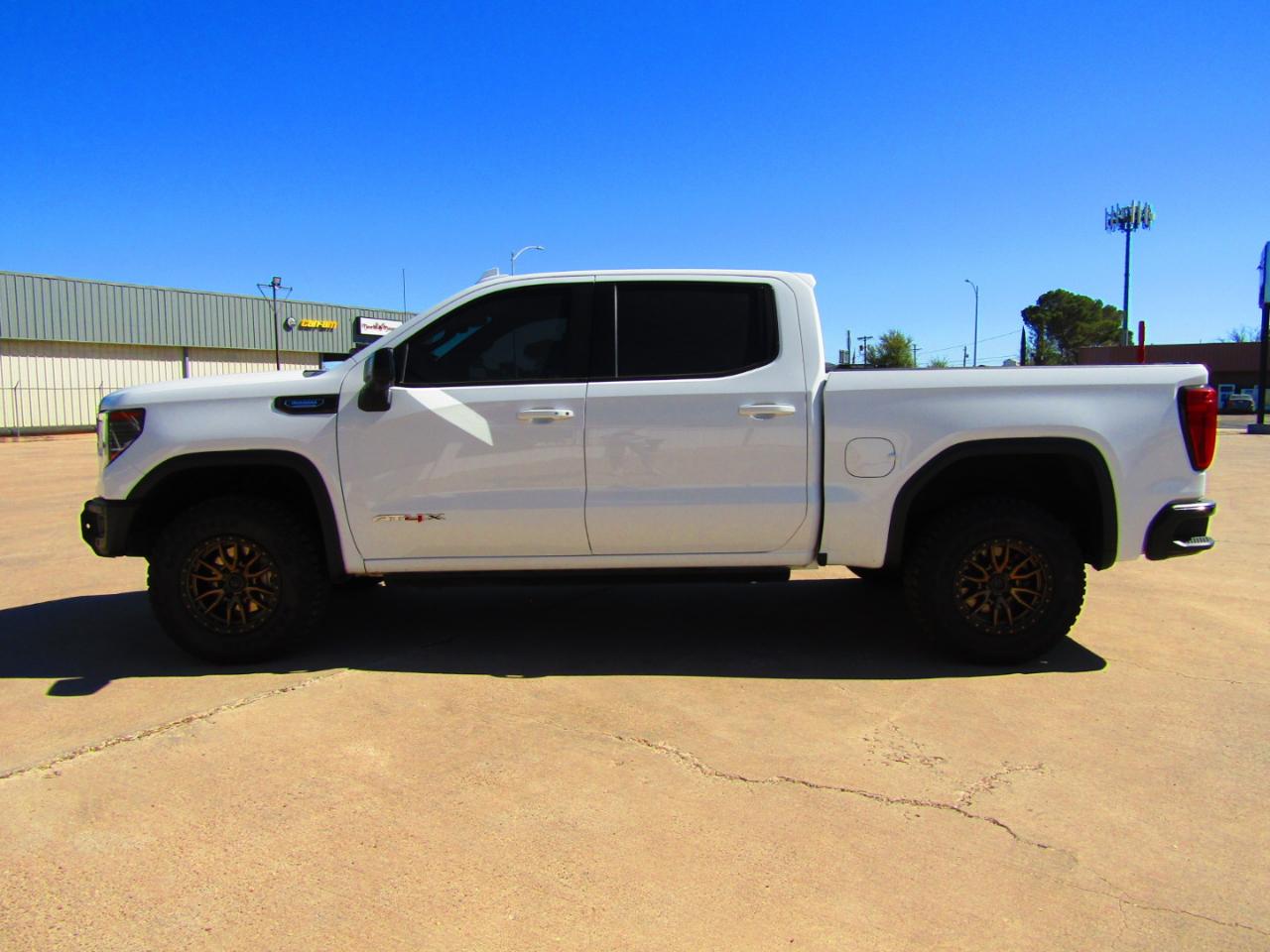 GMC Sierra 1500 4WD Crew Cab 147" AT4X 2024