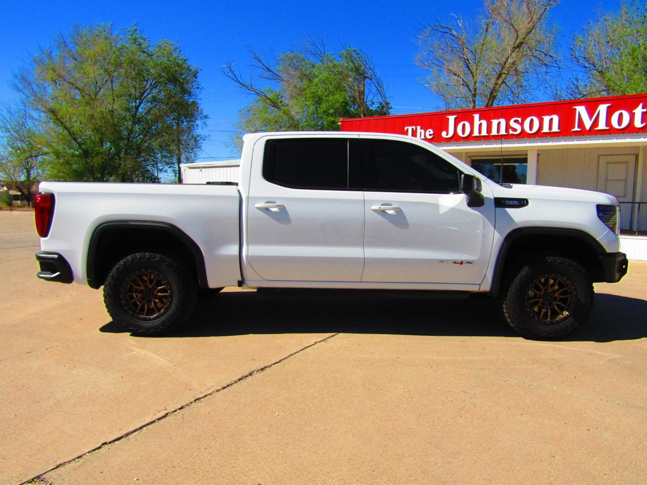GMC Sierra 1500 4WD Crew Cab 147" AT4X 2024