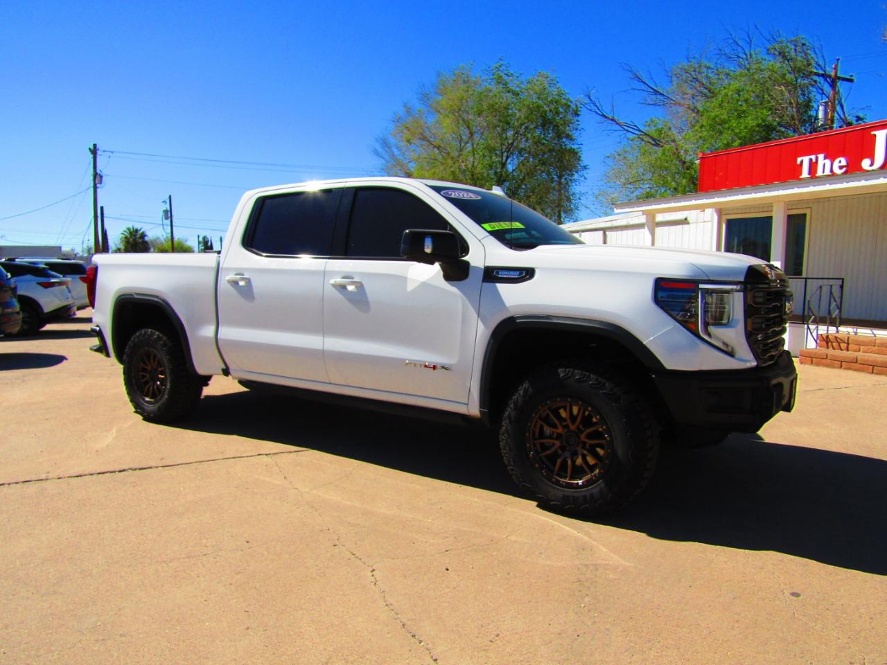 GMC Sierra 1500 4WD Crew Cab 147" AT4X 2024