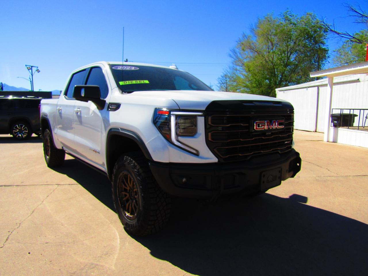 GMC Sierra 1500 4WD Crew Cab 147" AT4X 2024