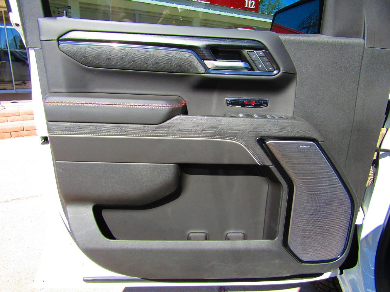 GMC Sierra 1500 4WD Crew Cab 147" AT4X 2024