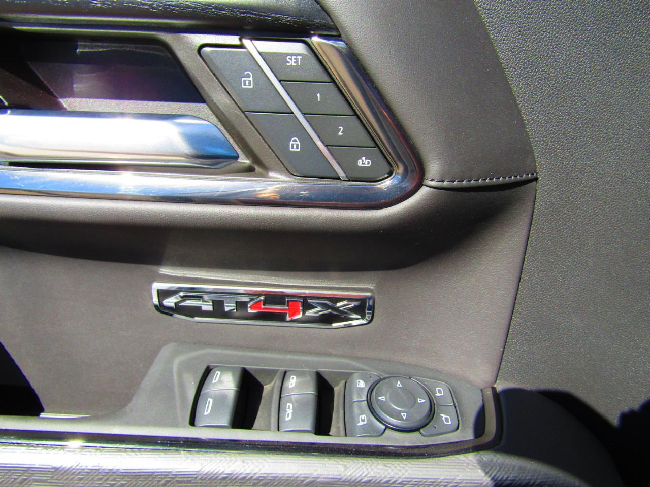 GMC Sierra 1500 4WD Crew Cab 147" AT4X 2024