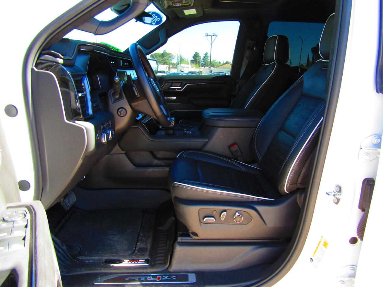 GMC Sierra 1500 4WD Crew Cab 147" AT4X 2024