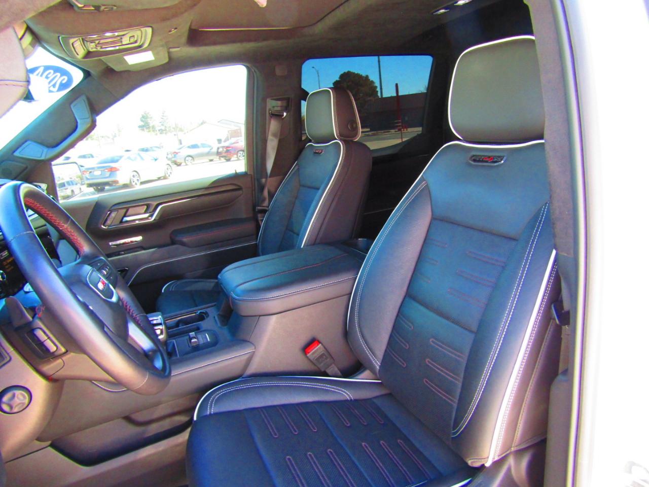 GMC Sierra 1500 4WD Crew Cab 147" AT4X 2024