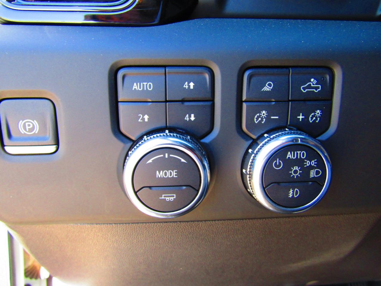 GMC Sierra 1500 4WD Crew Cab 147" AT4X 2024