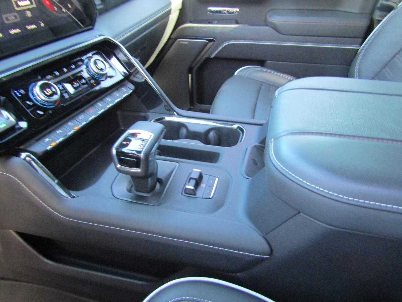 GMC Sierra 1500 4WD Crew Cab 147" AT4X 2024