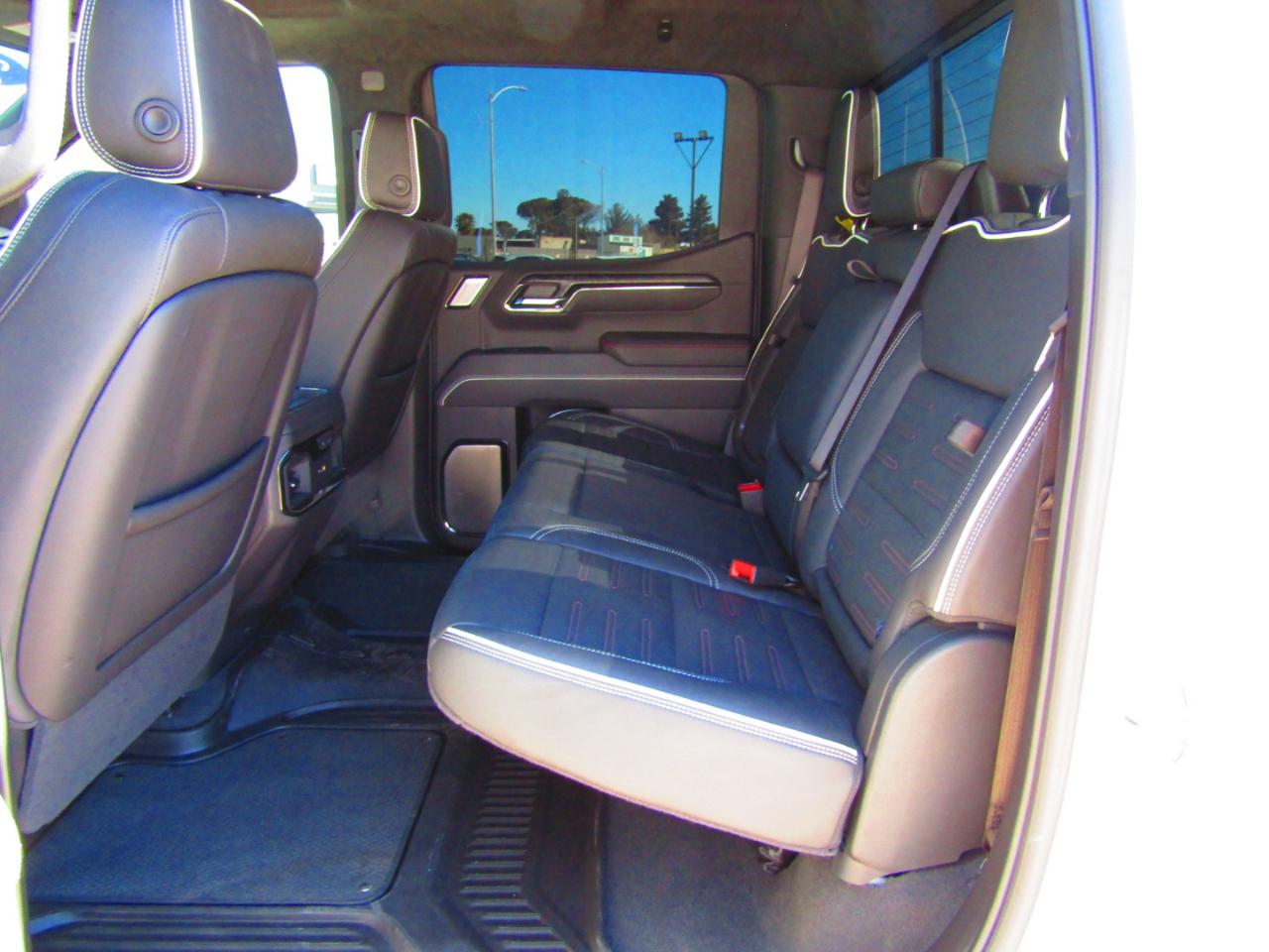 GMC Sierra 1500 4WD Crew Cab 147" AT4X 2024