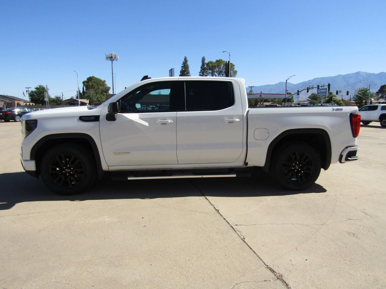 GMC Sierra 1500 4WD Crew Cab 147" Elevation w/3SB 2024