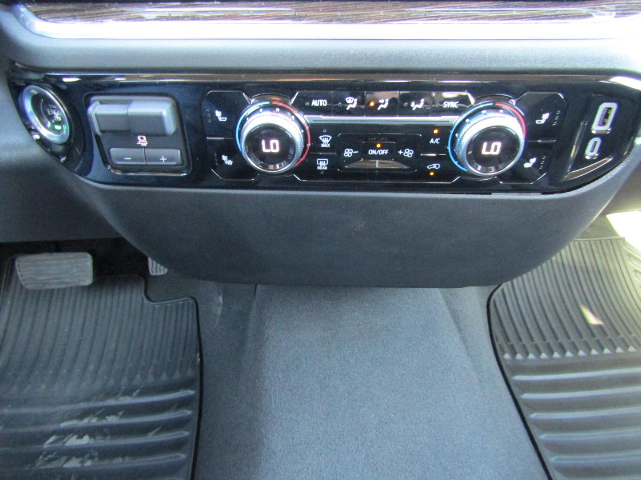 GMC Sierra 1500 4WD Crew Cab 147" Elevation w/3SB 2024