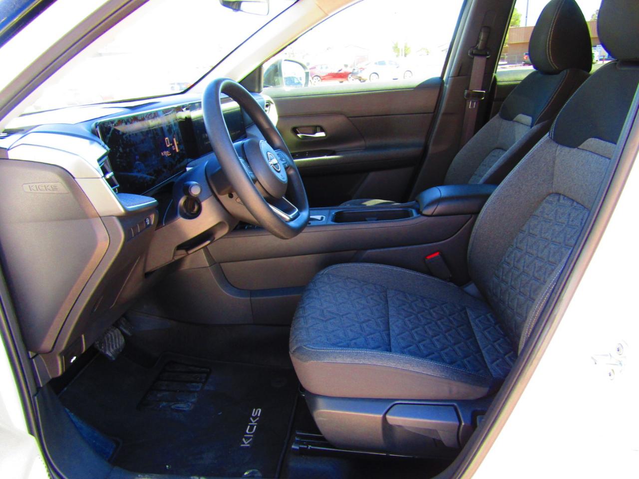 Nissan Kicks SV FWD 2025