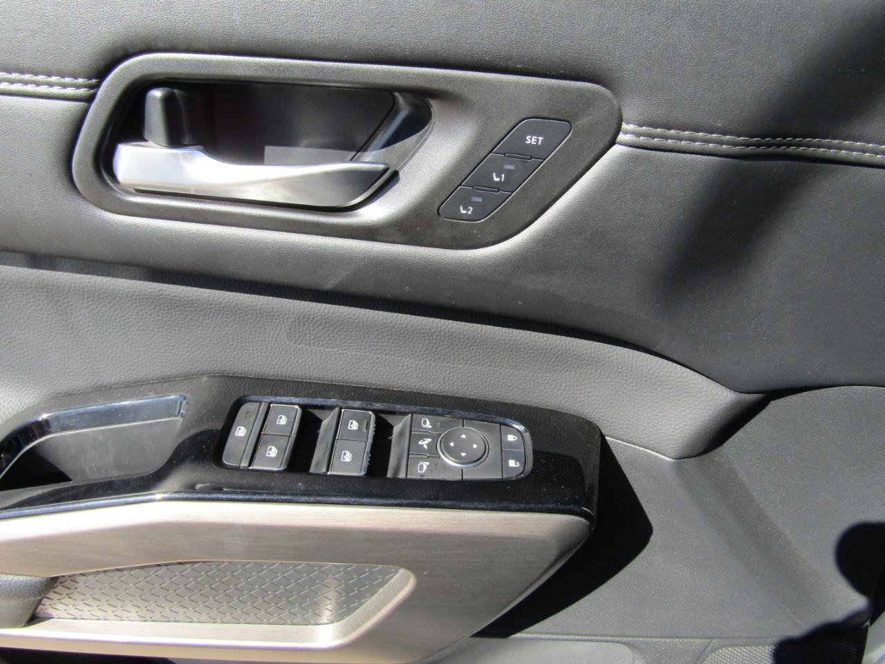 Nissan Pathfinder Platinum 4WD 2025