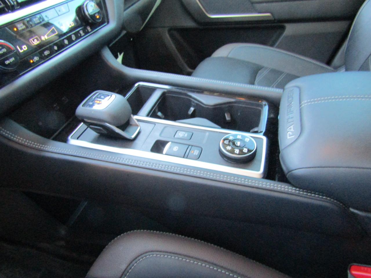 Nissan Pathfinder Platinum 4WD 2025