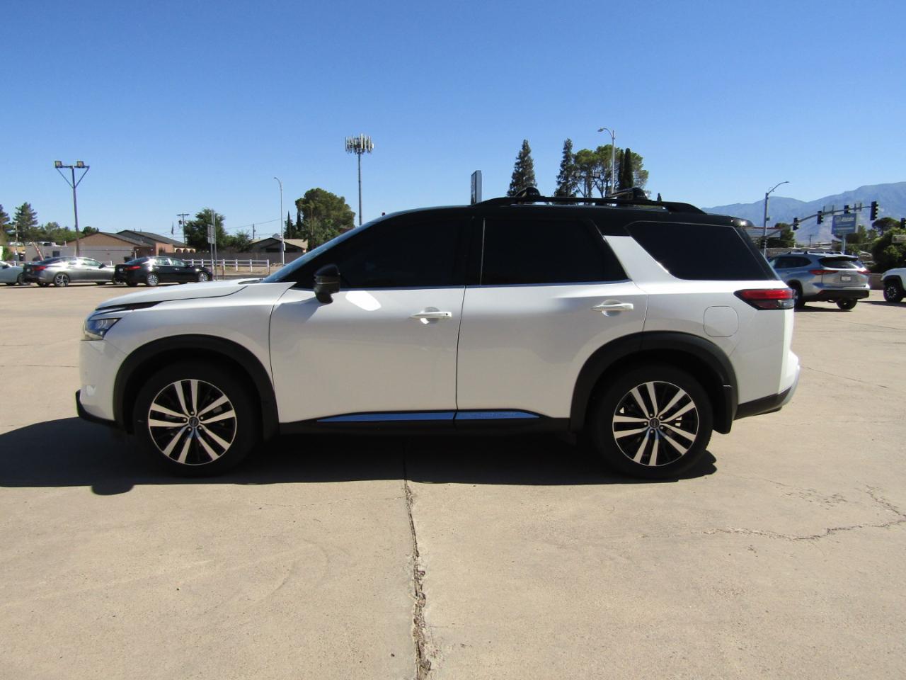 Nissan Pathfinder Platinum 4WD 2025