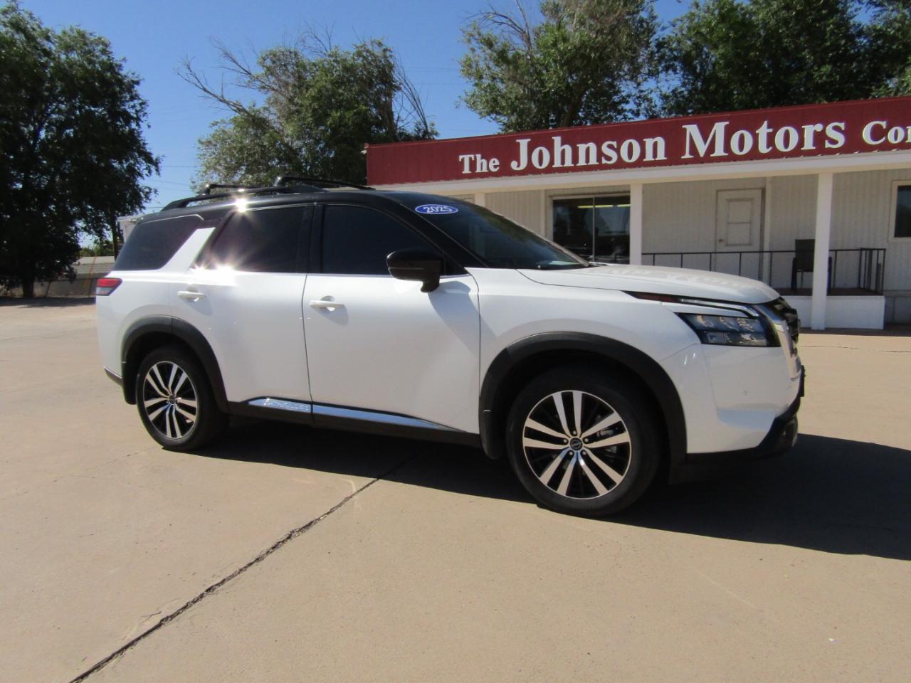 Nissan Pathfinder Platinum 4WD 2025