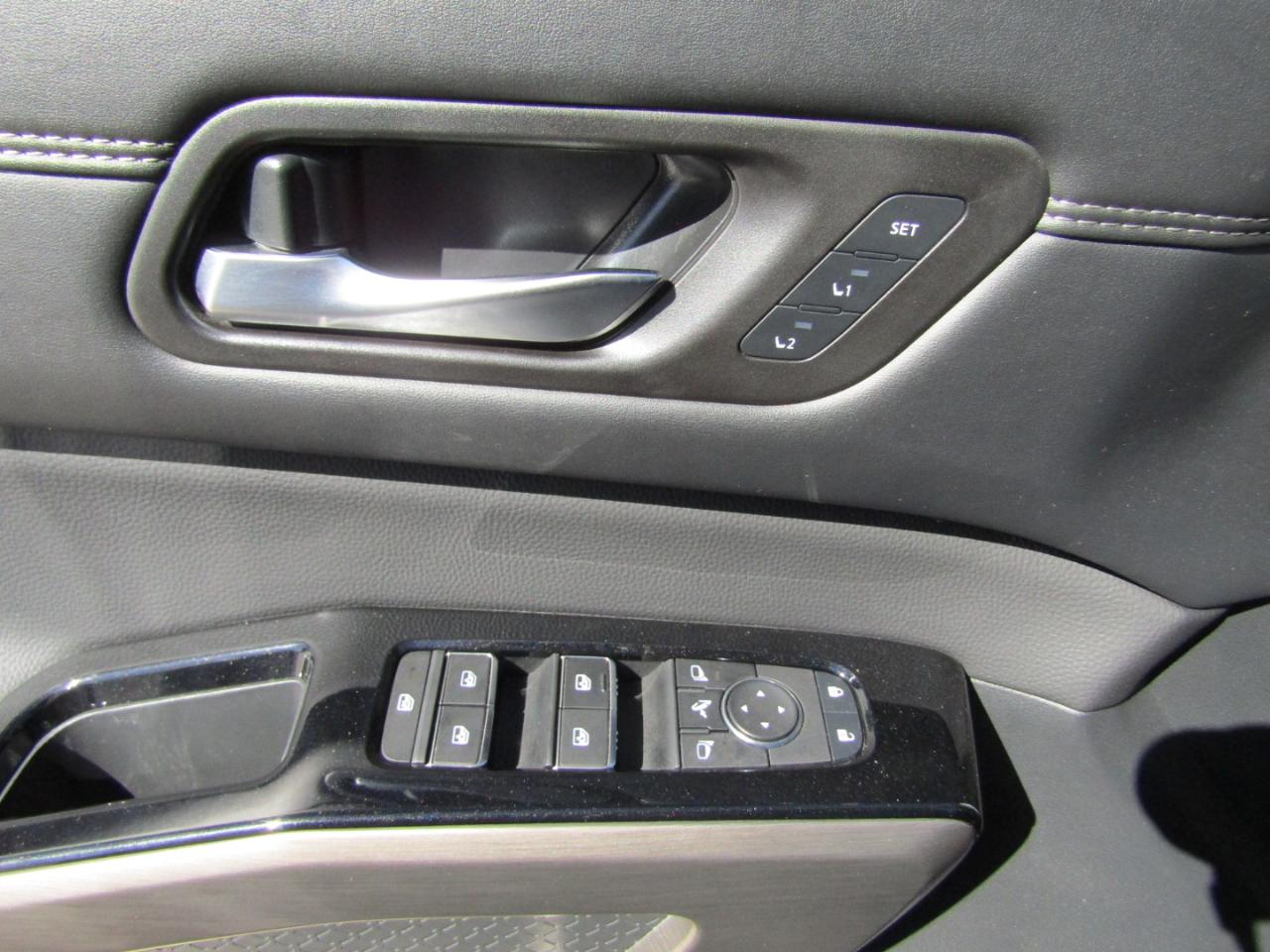 Nissan Pathfinder Platinum 4WD 2025