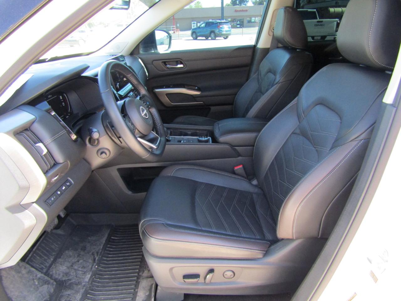 Nissan Pathfinder Platinum 4WD 2025