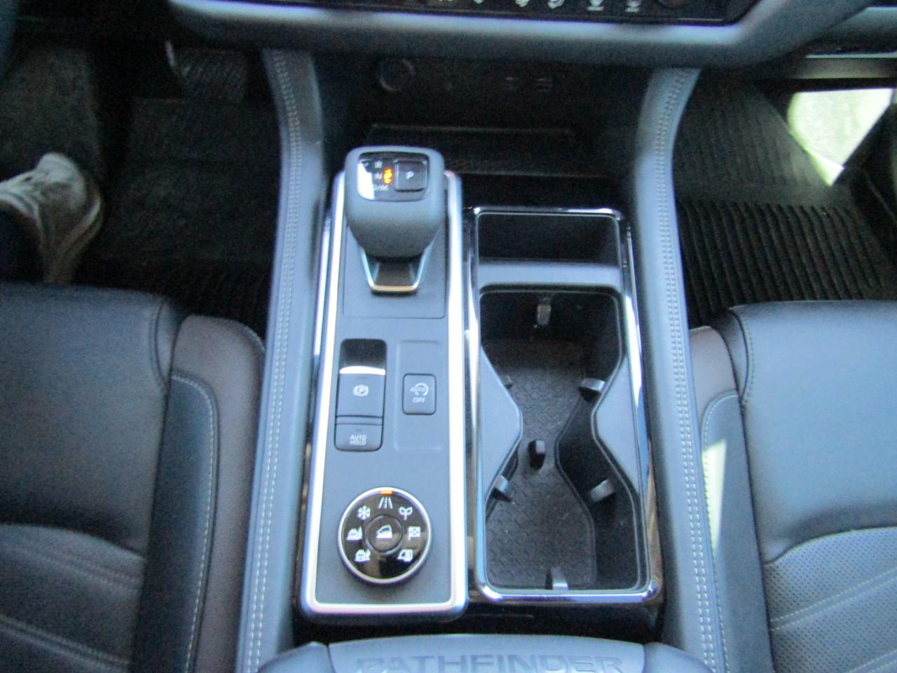 Nissan Pathfinder Platinum 4WD 2025