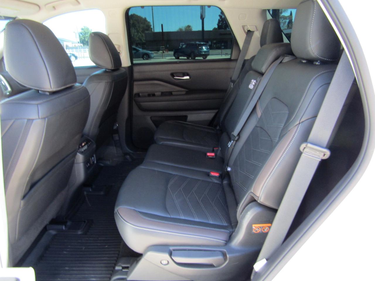 Nissan Pathfinder Platinum 4WD 2025