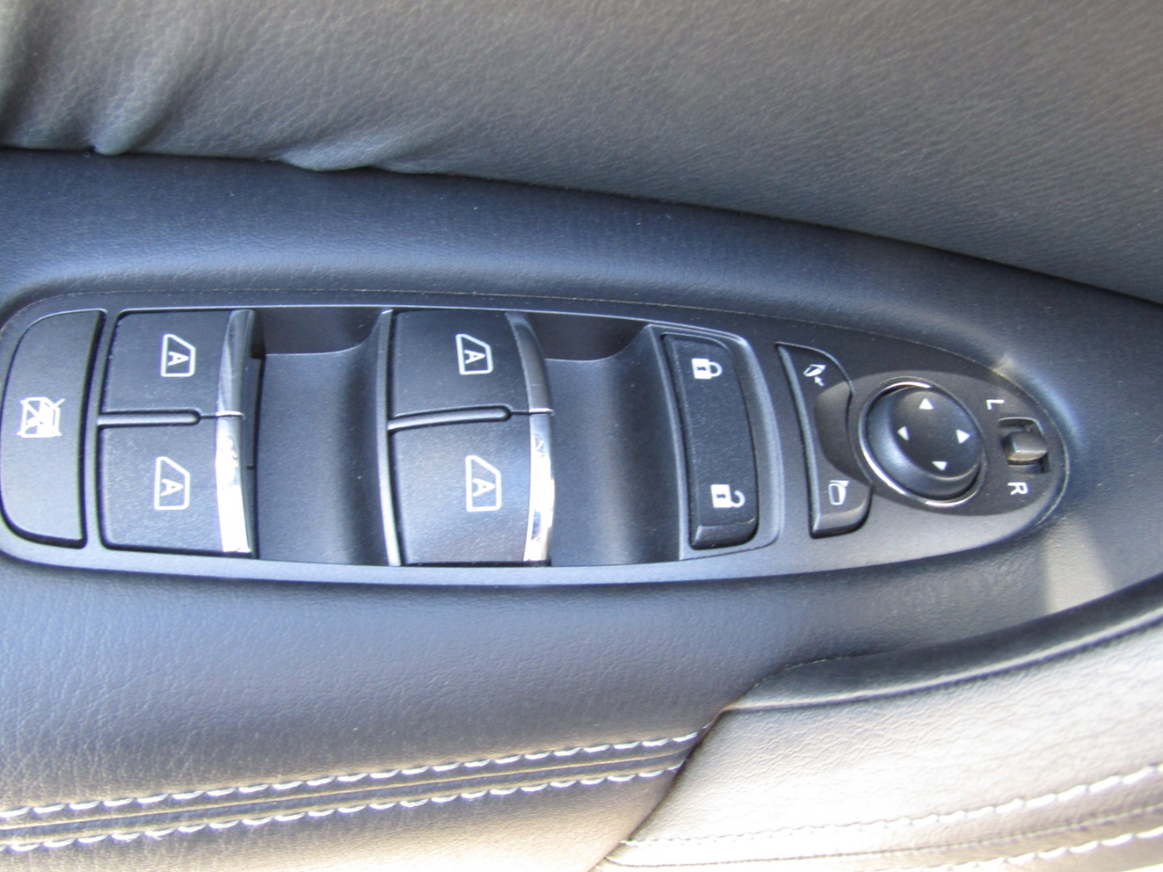 Nissan Armada 4x2 SL 2017