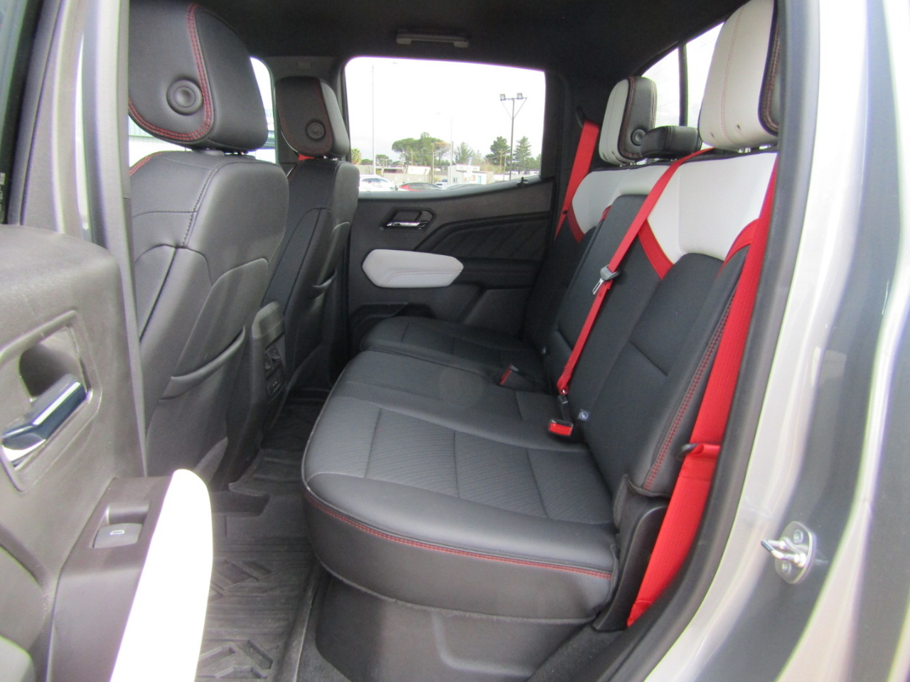 GMC Canyon 4WD Crew Cab AT4X 2024