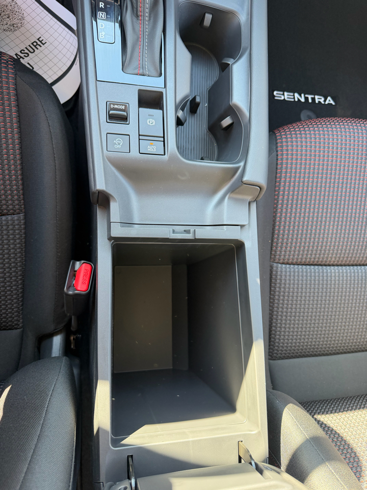 Nissan Sentra SR Sedan 2026