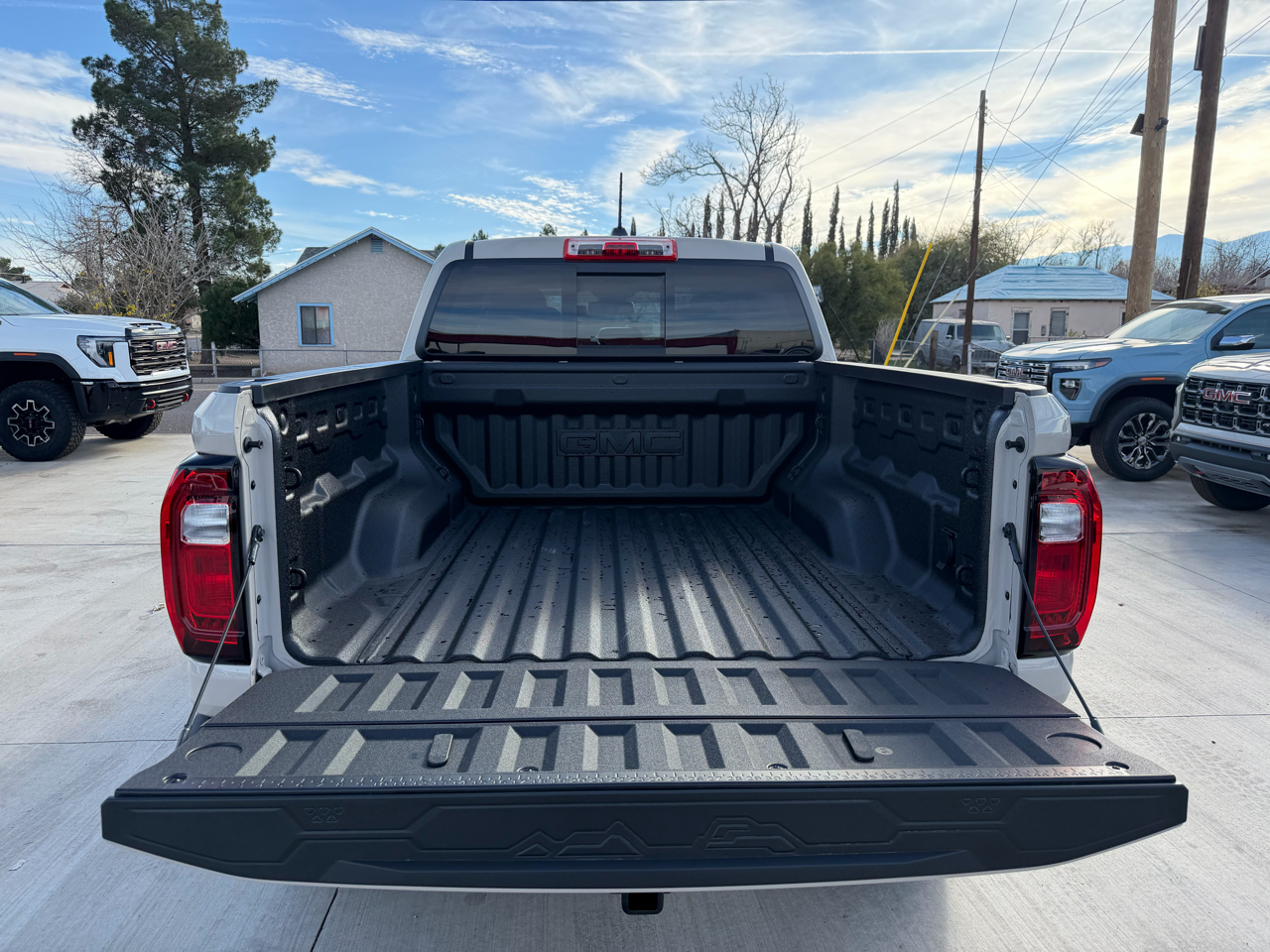 GMC Canyon 4WD Crew Cab Elevation 2026