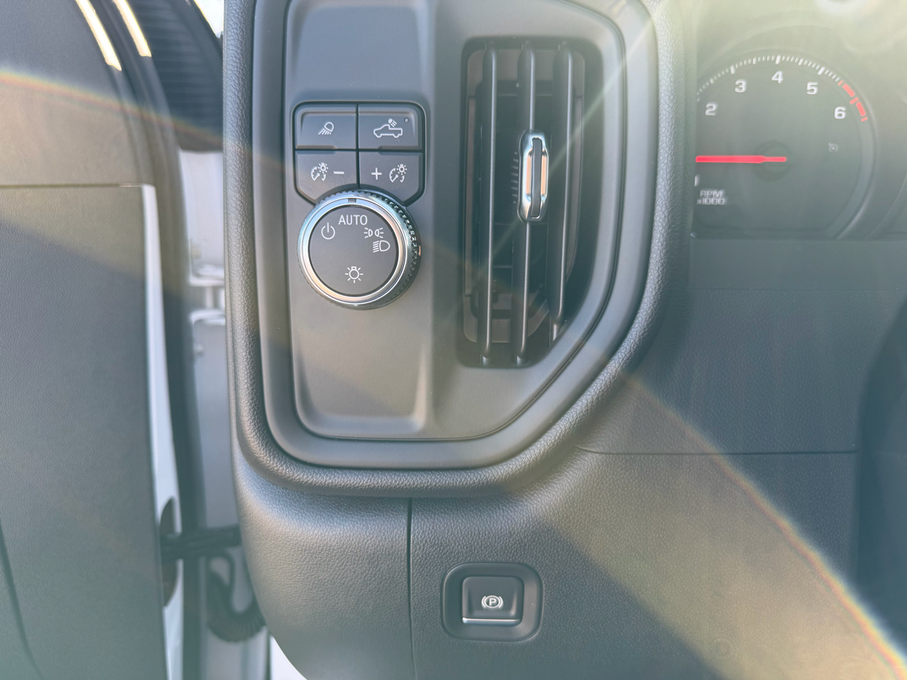 GMC Sierra 2500HD 2WD Reg Cab 142" Pro 2026