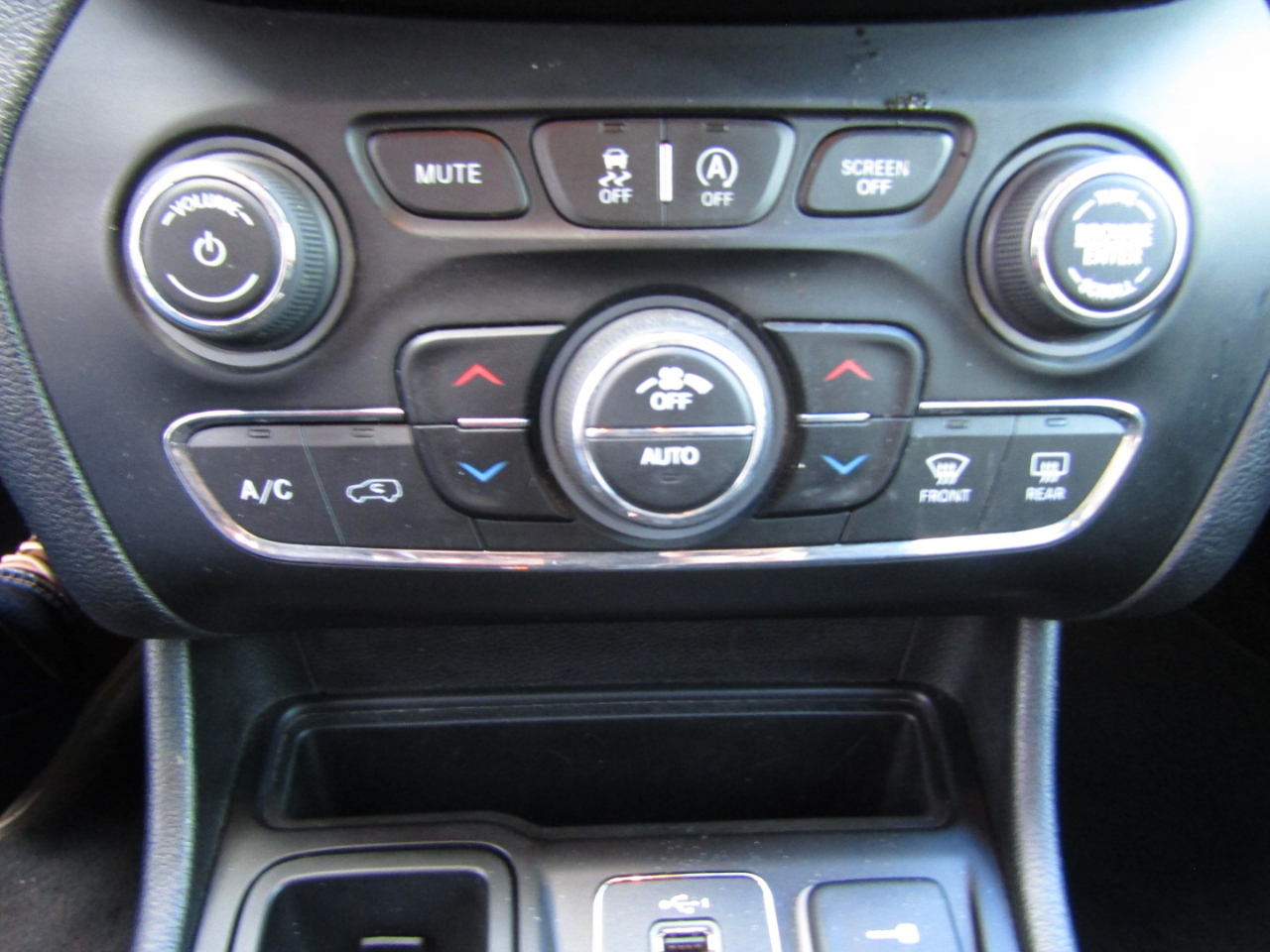 Jeep Cherokee Latitude Plus FWD 2019