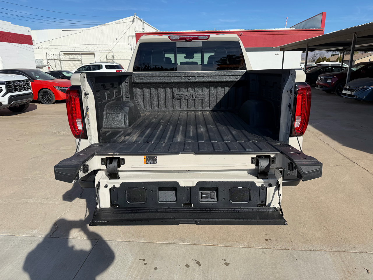 GMC Sierra 1500 4WD Crew Cab 147" AT4X 2026