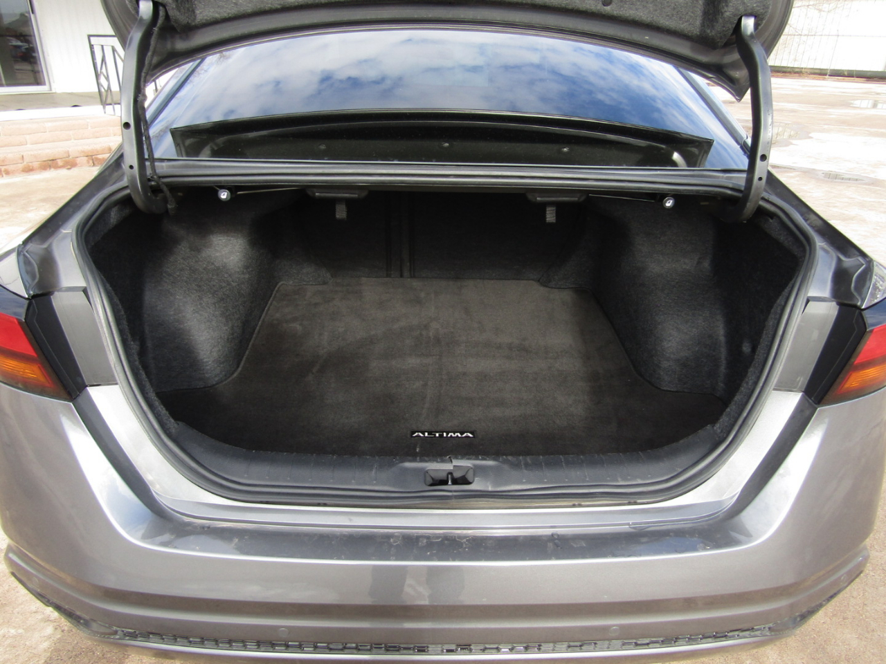 Nissan Altima 2.5 SV Sedan 2024