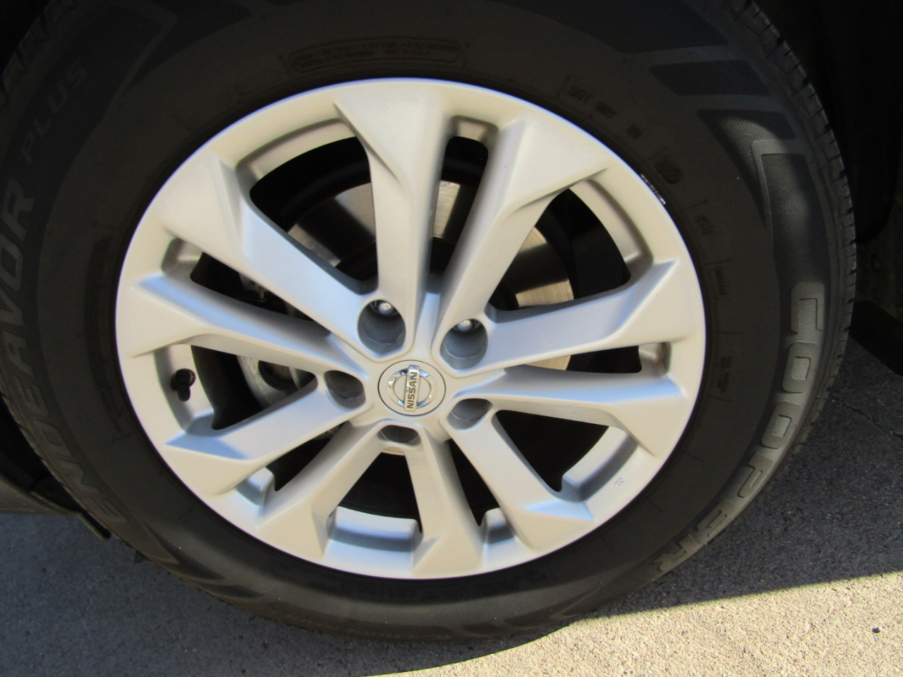 Nissan Rogue FWD 4dr SV 2016