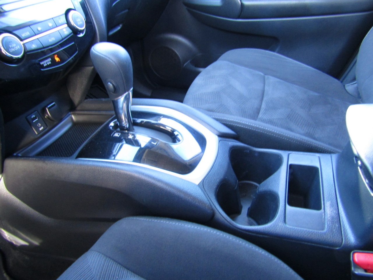 Nissan Rogue FWD 4dr SV 2016