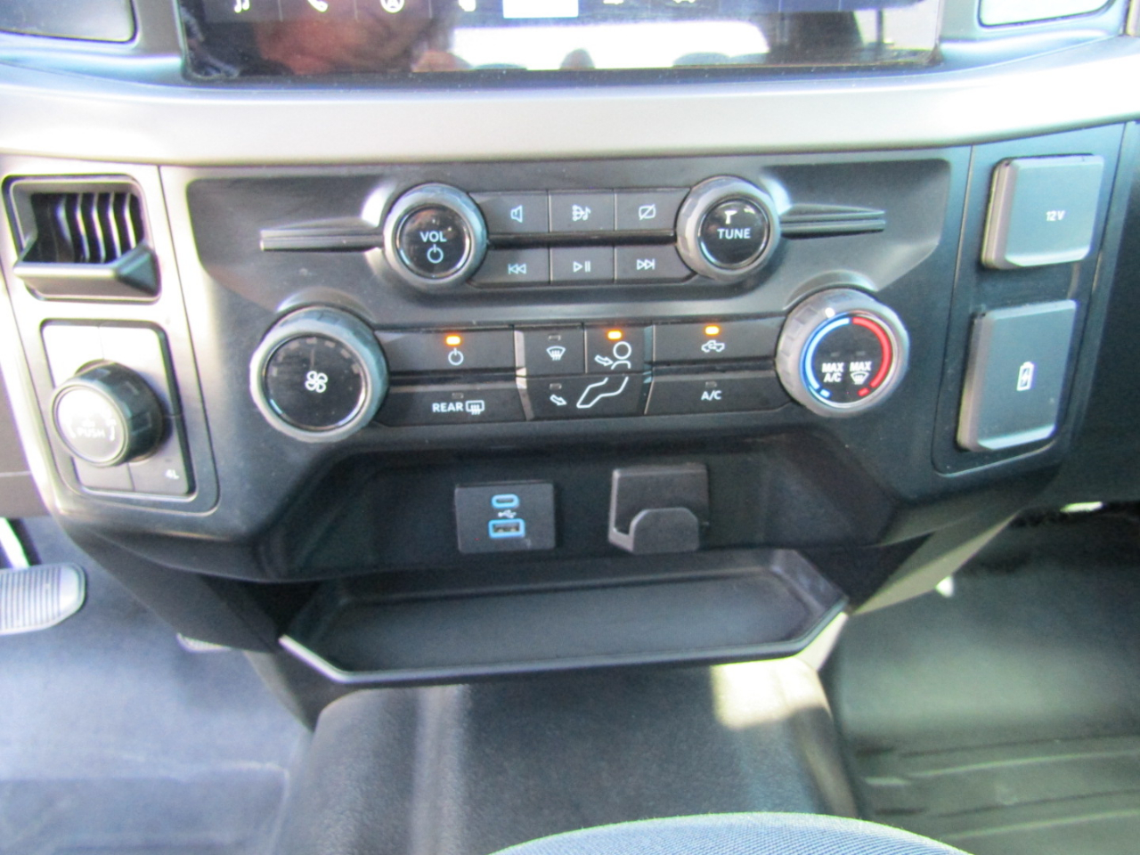 Ford F-150 XL 4WD SuperCrew 5.5' Box 2024