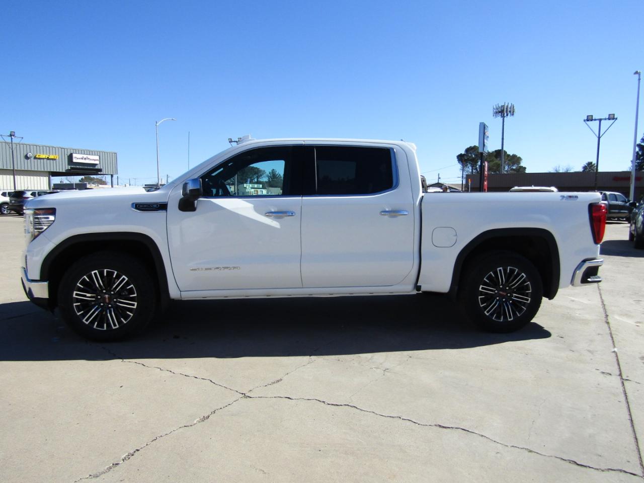 GMC Sierra 1500 4WD Crew Cab 147" SLT 2024