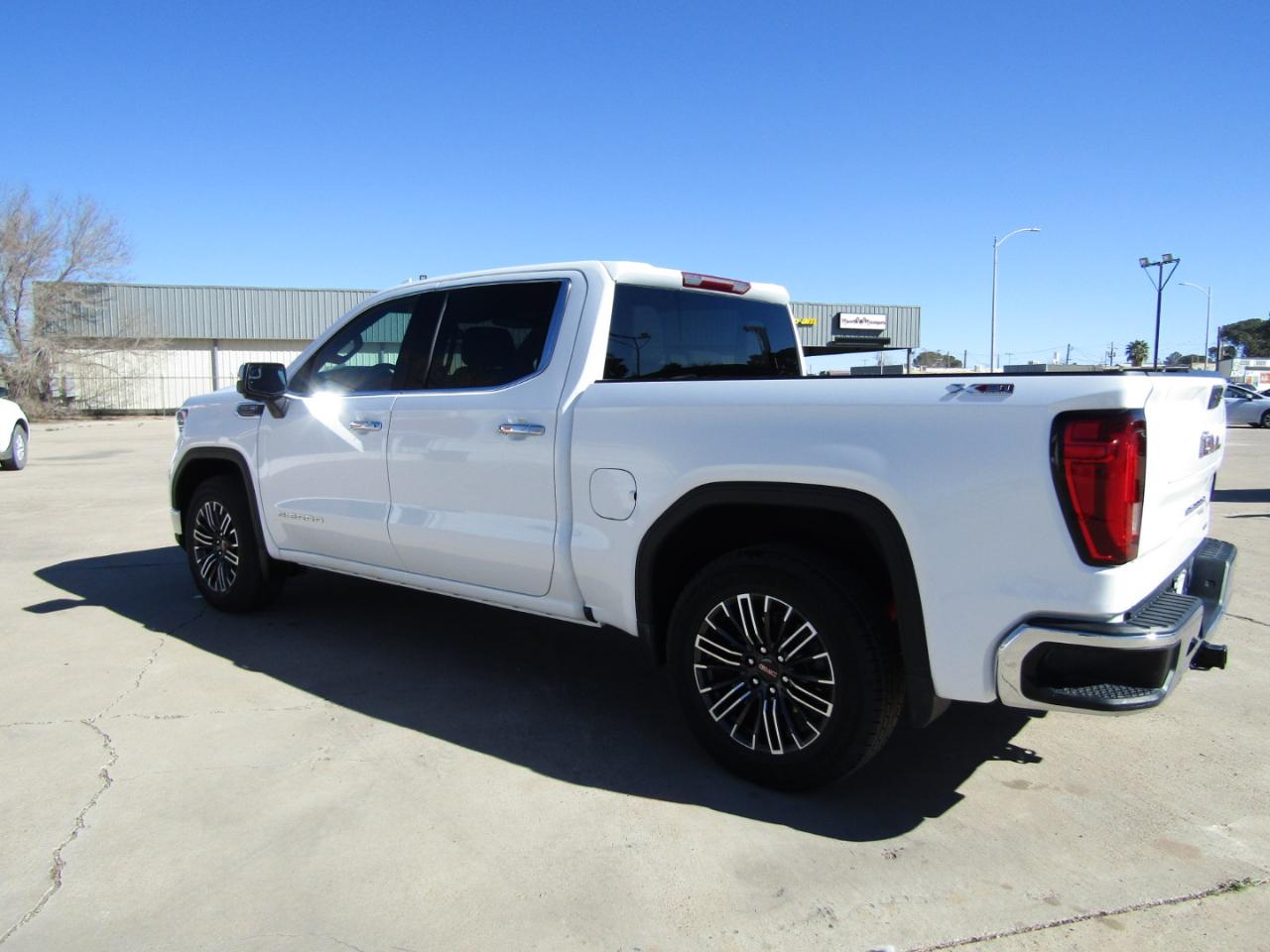 GMC Sierra 1500 4WD Crew Cab 147" SLT 2024