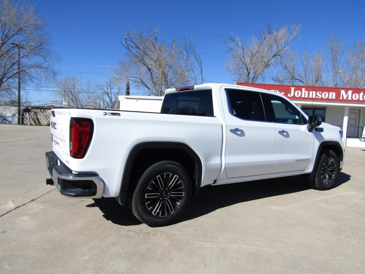 GMC Sierra 1500 4WD Crew Cab 147" SLT 2024