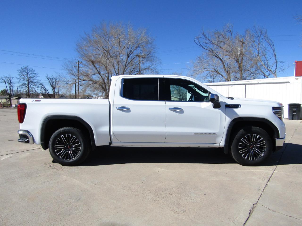 GMC Sierra 1500 4WD Crew Cab 147" SLT 2024