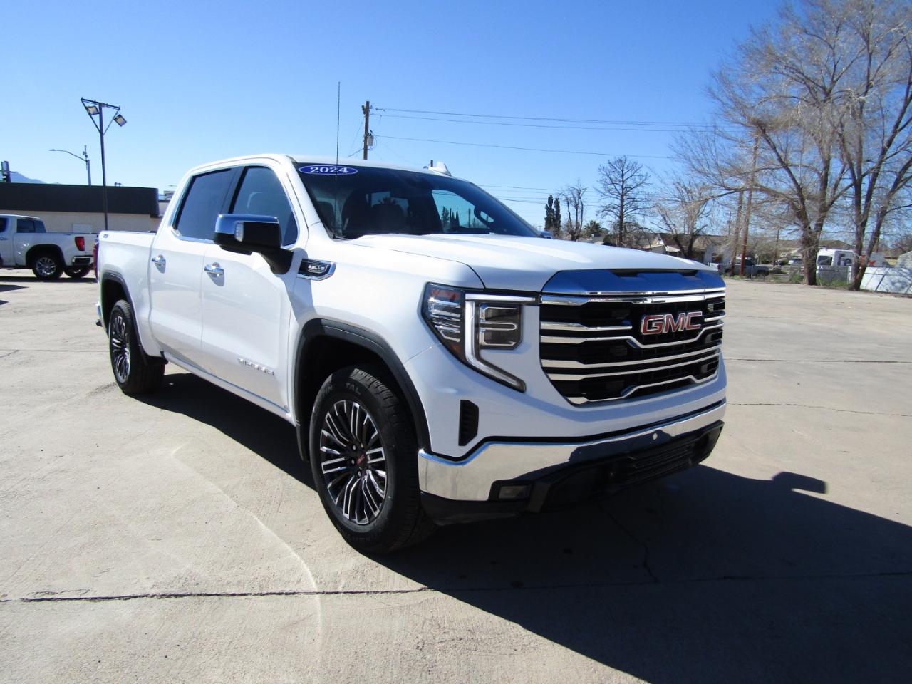 GMC Sierra 1500 4WD Crew Cab 147" SLT 2024