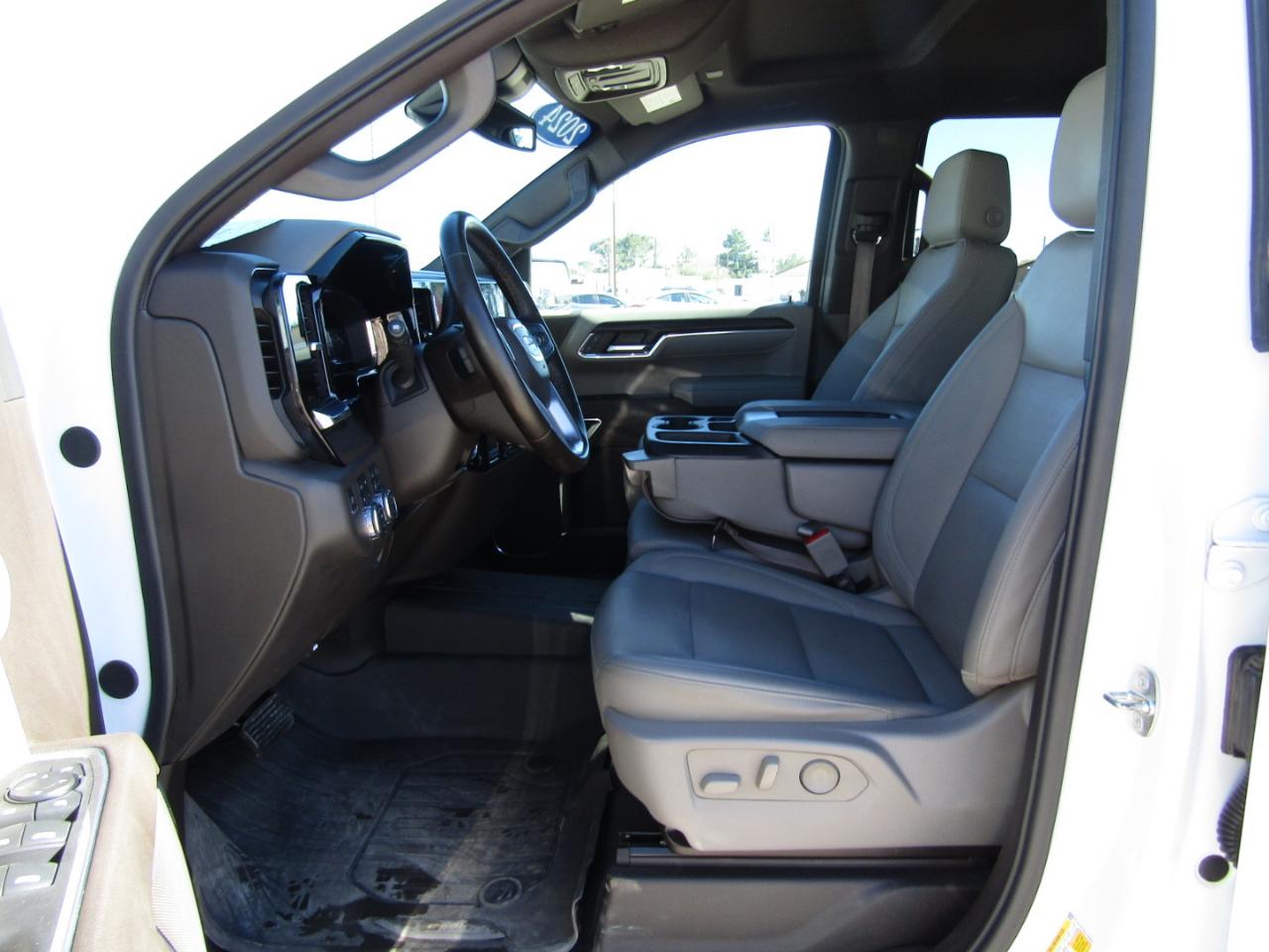 GMC Sierra 1500 4WD Crew Cab 147" SLT 2024