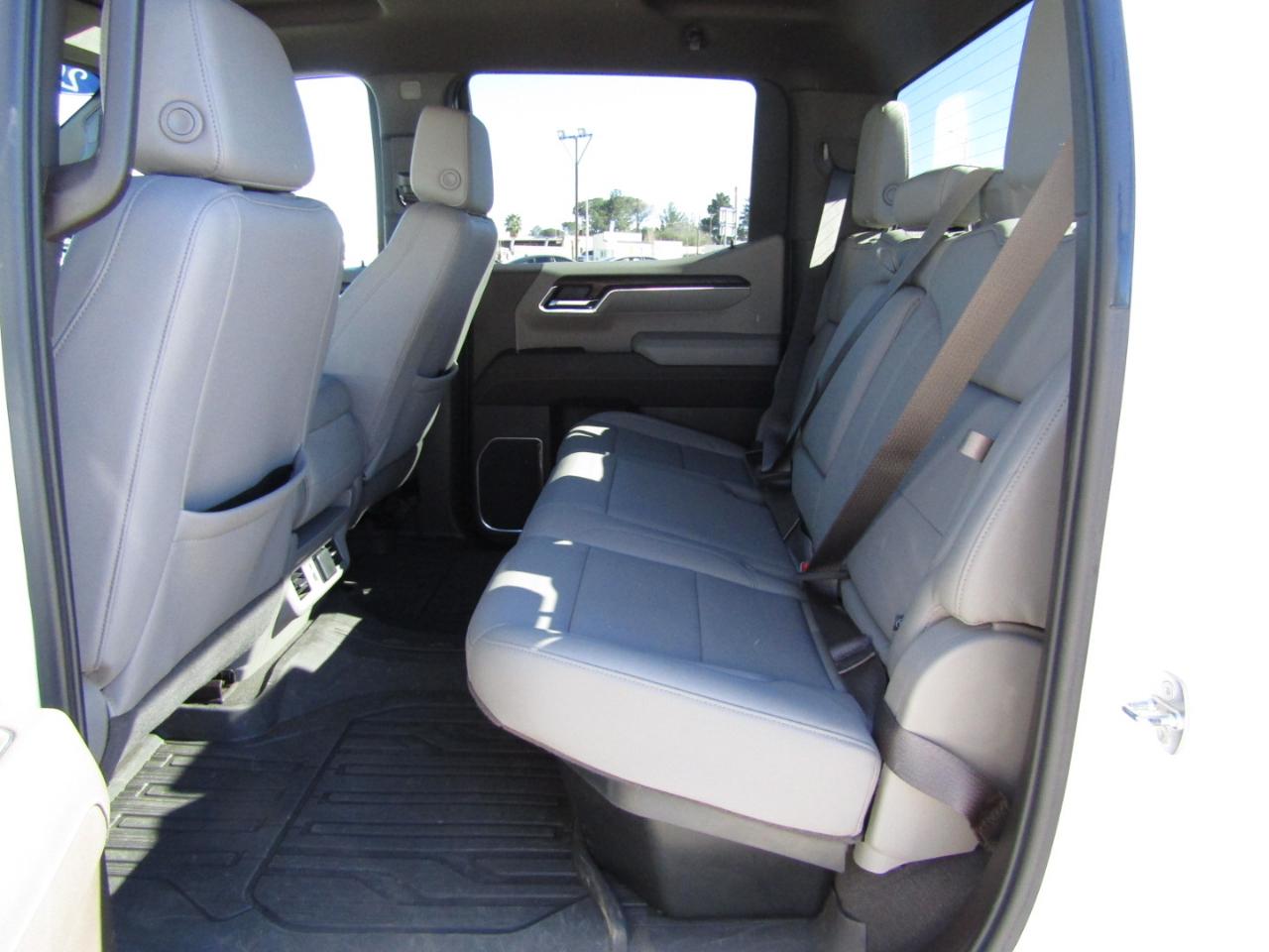 GMC Sierra 1500 4WD Crew Cab 147" SLT 2024