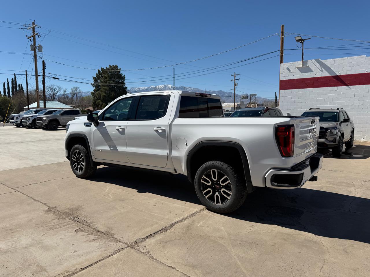 GMC Sierra 1500 4WD Crew Cab 147" AT4 2026